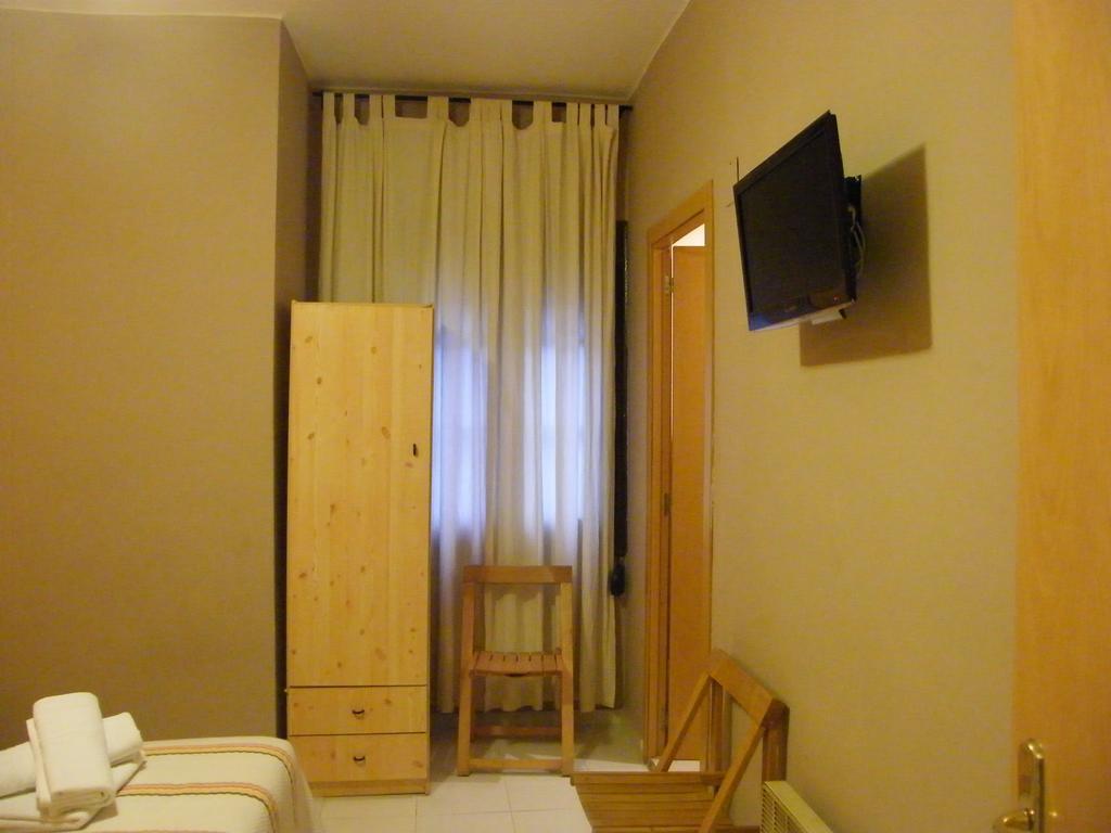 Pension Corona Zaragoza Exterior photo